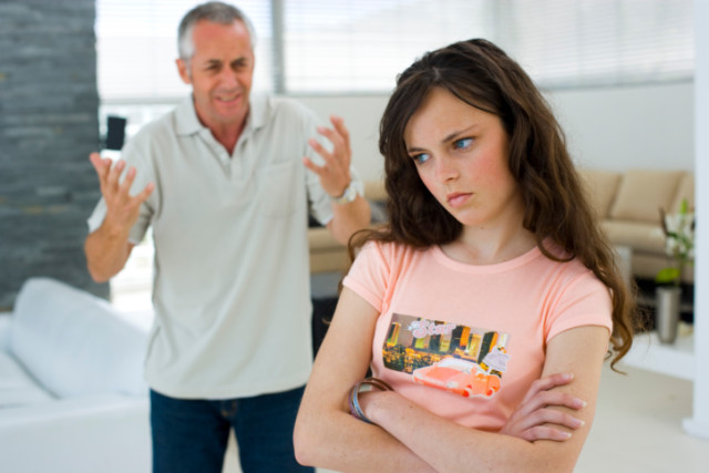 Father-And-Daughter-In-Argument1